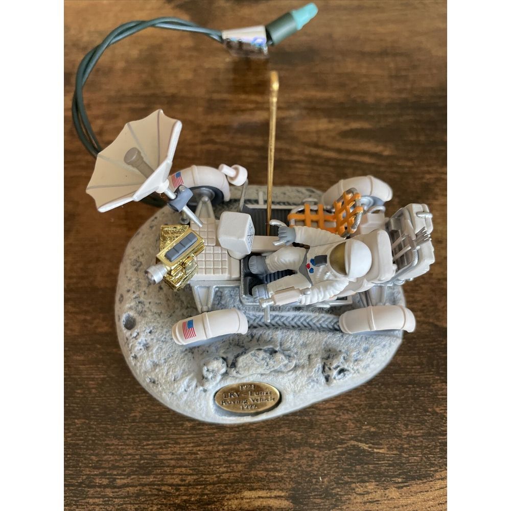 HALLMARK KEEPSAKE ORNAMENT LUNAR ROVER SPACE‎ MOON FLICKERING LIGHT NIB 1999 - Picture 3 of 16